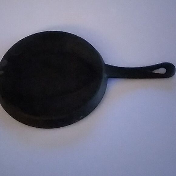 Small Iron Skillet - Picture 2 of 7